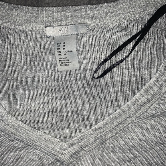 V neck sweater - Picture 2 of 2